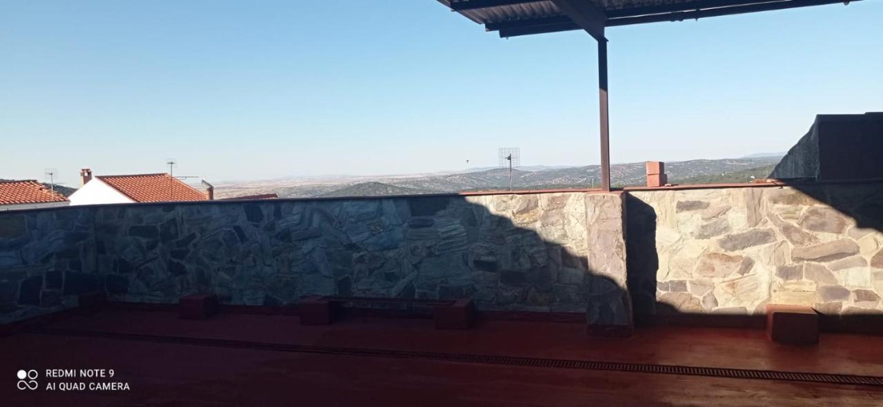 Hostal 2 Estrellas -Restaurante Las Tres Encinas En El Centro Del Pueblo Cabeza la Vaca Exterior foto